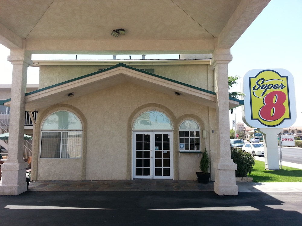 Super 8 By Wyndham Ridgecrest 4/44