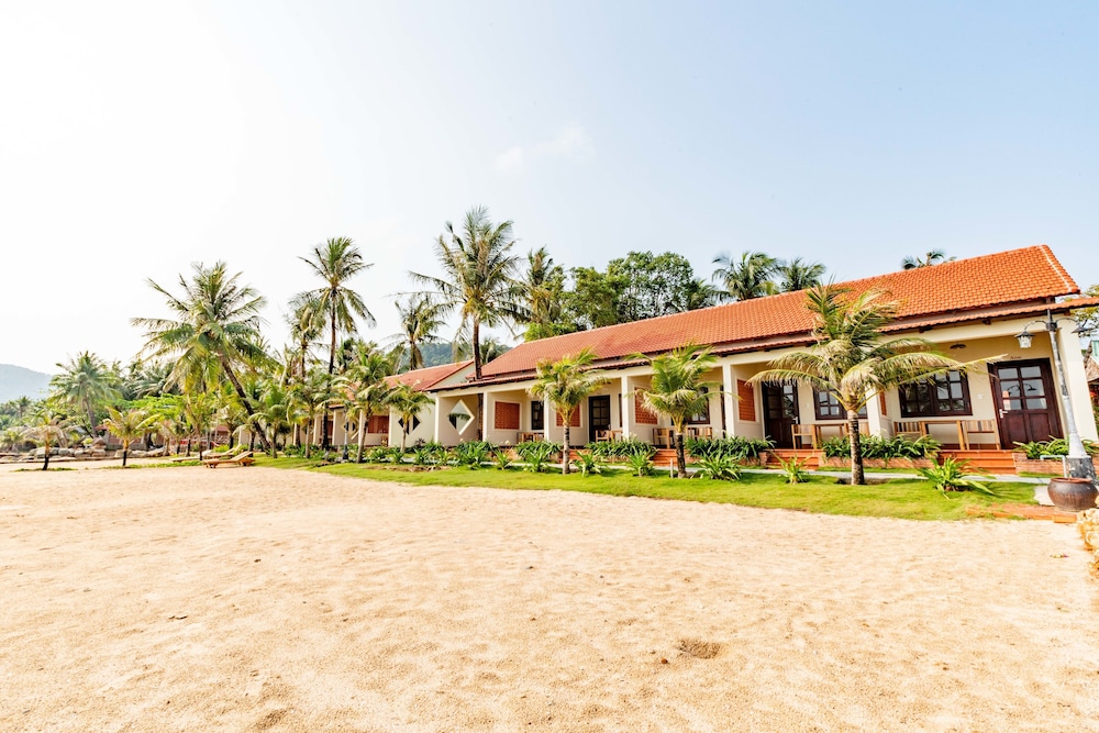 Hula Hula Beachfront Phu Quoc 8/73