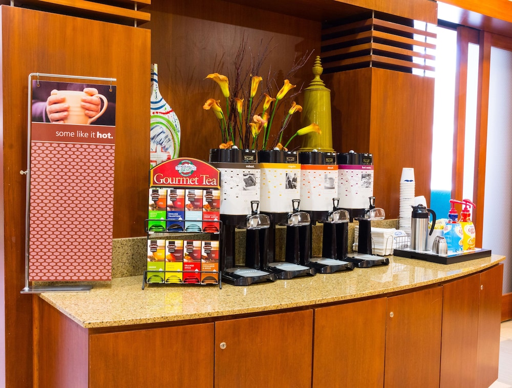 Hampton Inn Suites Riverside Corona East 45/66