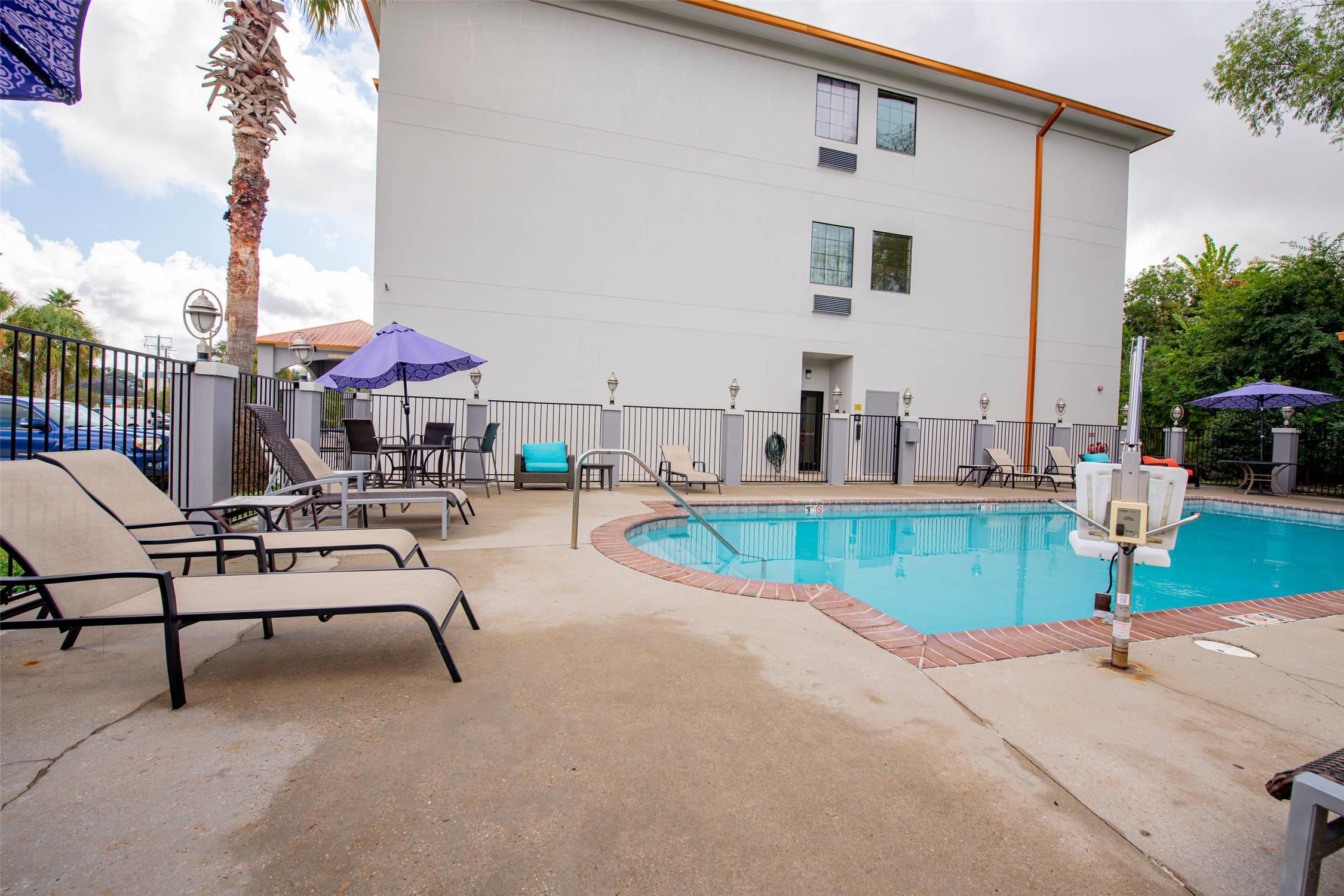 Comfort Suites Oil Center 60/60