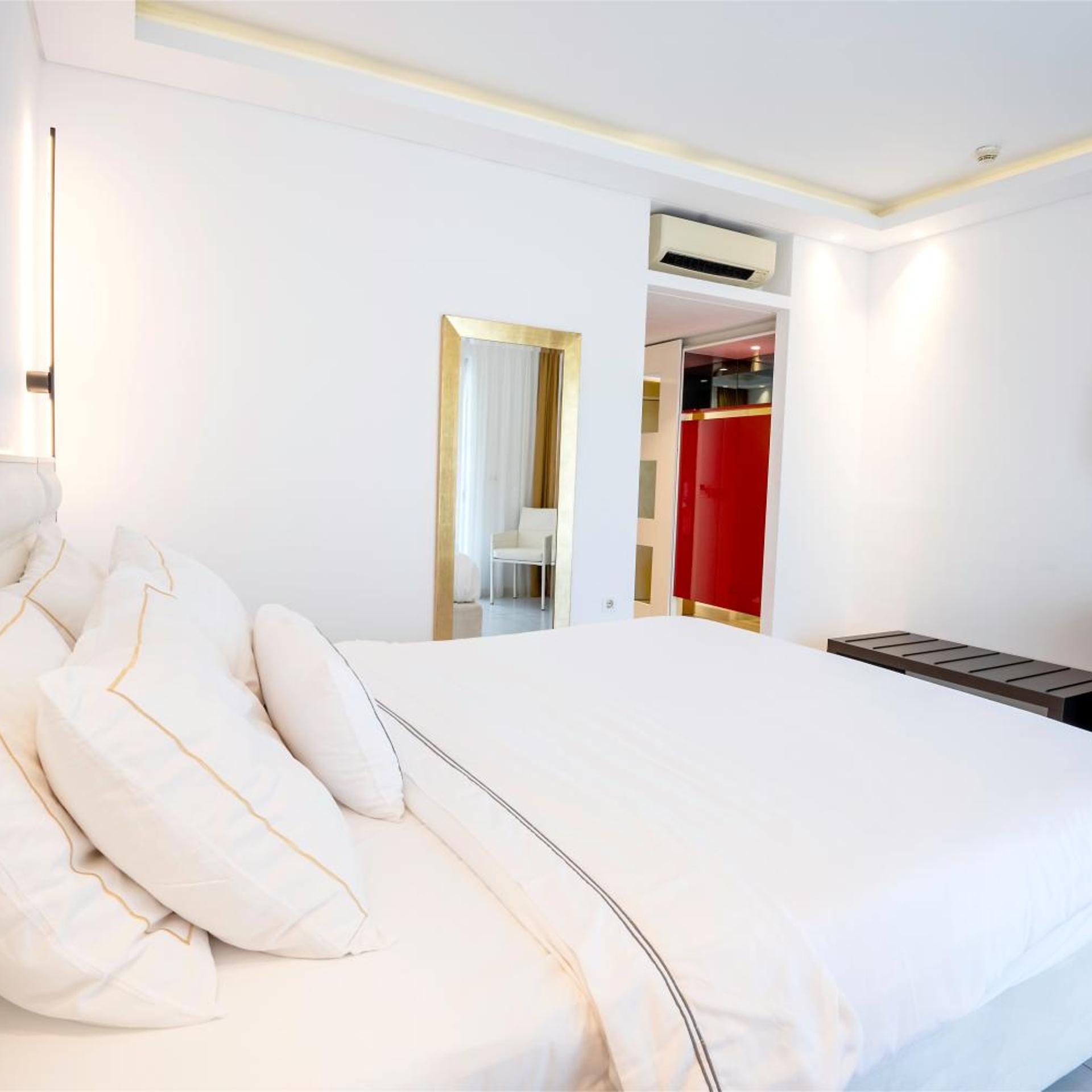Swim Up, Double Bed, Pool Front
