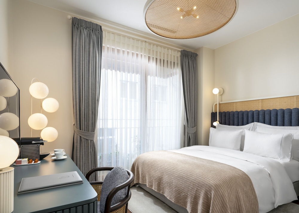 Ecole St. Pierre Hotel 16/50