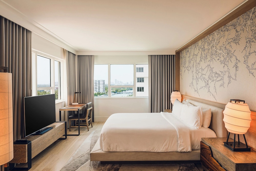Junior Suite, King Bed, Bay View