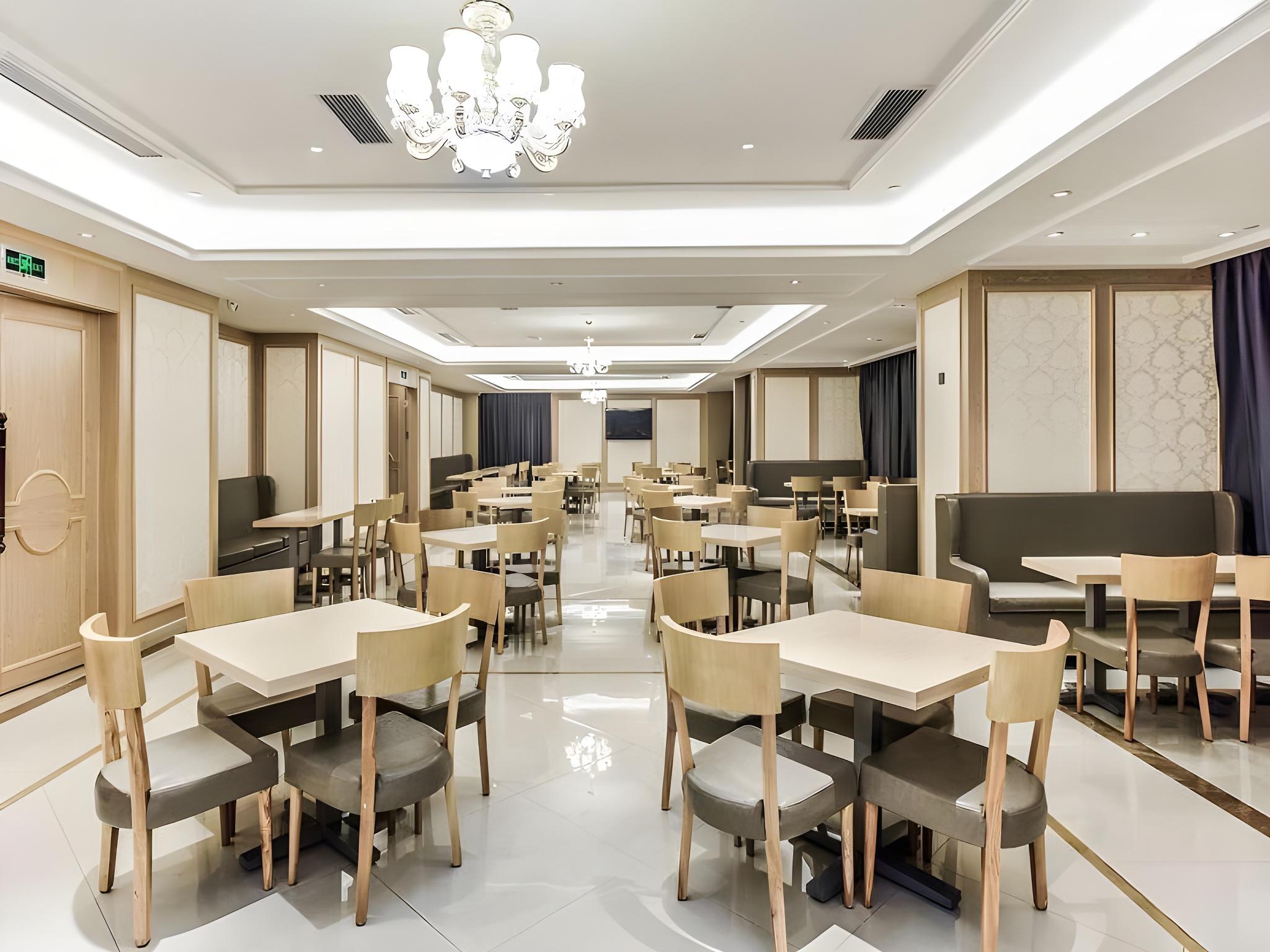 Vienna International Hotel (Nanchuan District Wanda Plaza) 48/56