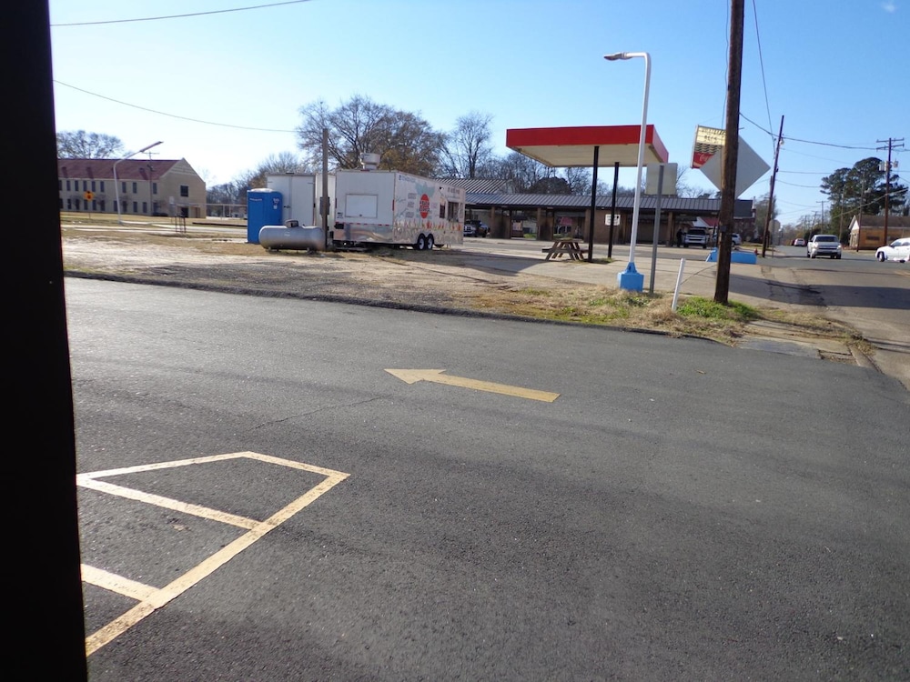 Economy Inn Express Warren 39/47