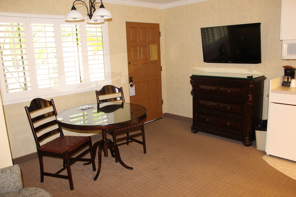 Franciscan Inn & Suites 32/40