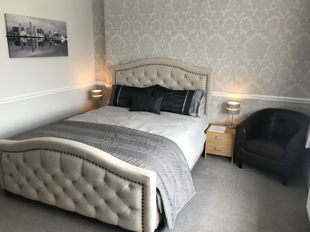 EXECUTIVE, KING BED