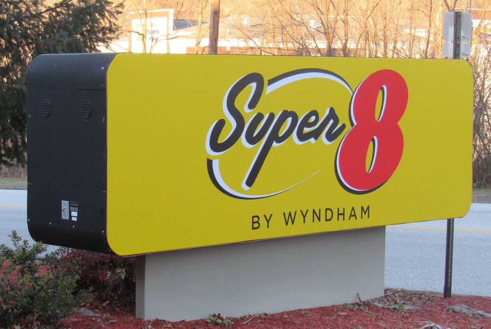 Super 8 by Wyndham New Cumberland 9/64