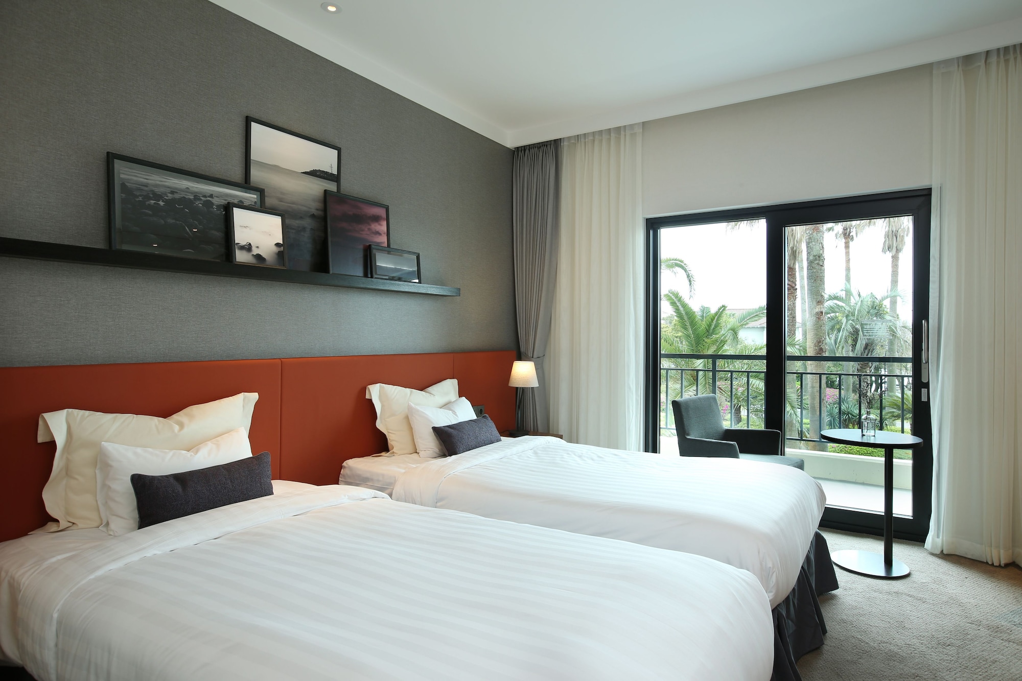 Deluxe, Twin Beds, Pool Access