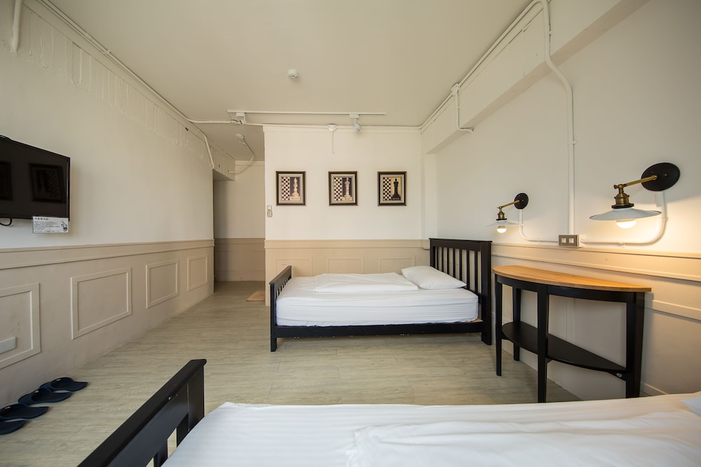 Mr Lobsters Secret Den Design Hostel 7/63