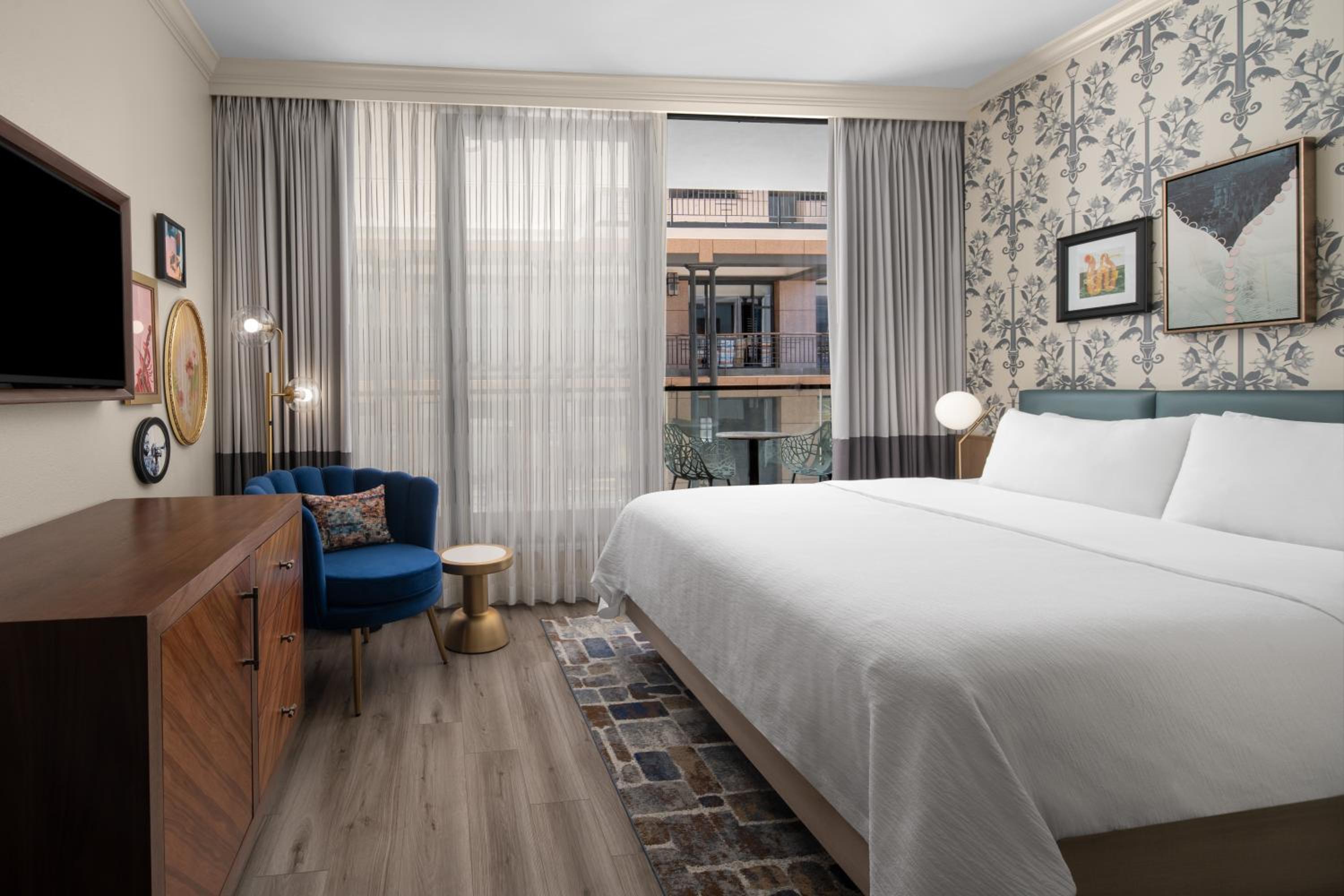 Premium, King Bed, City View
