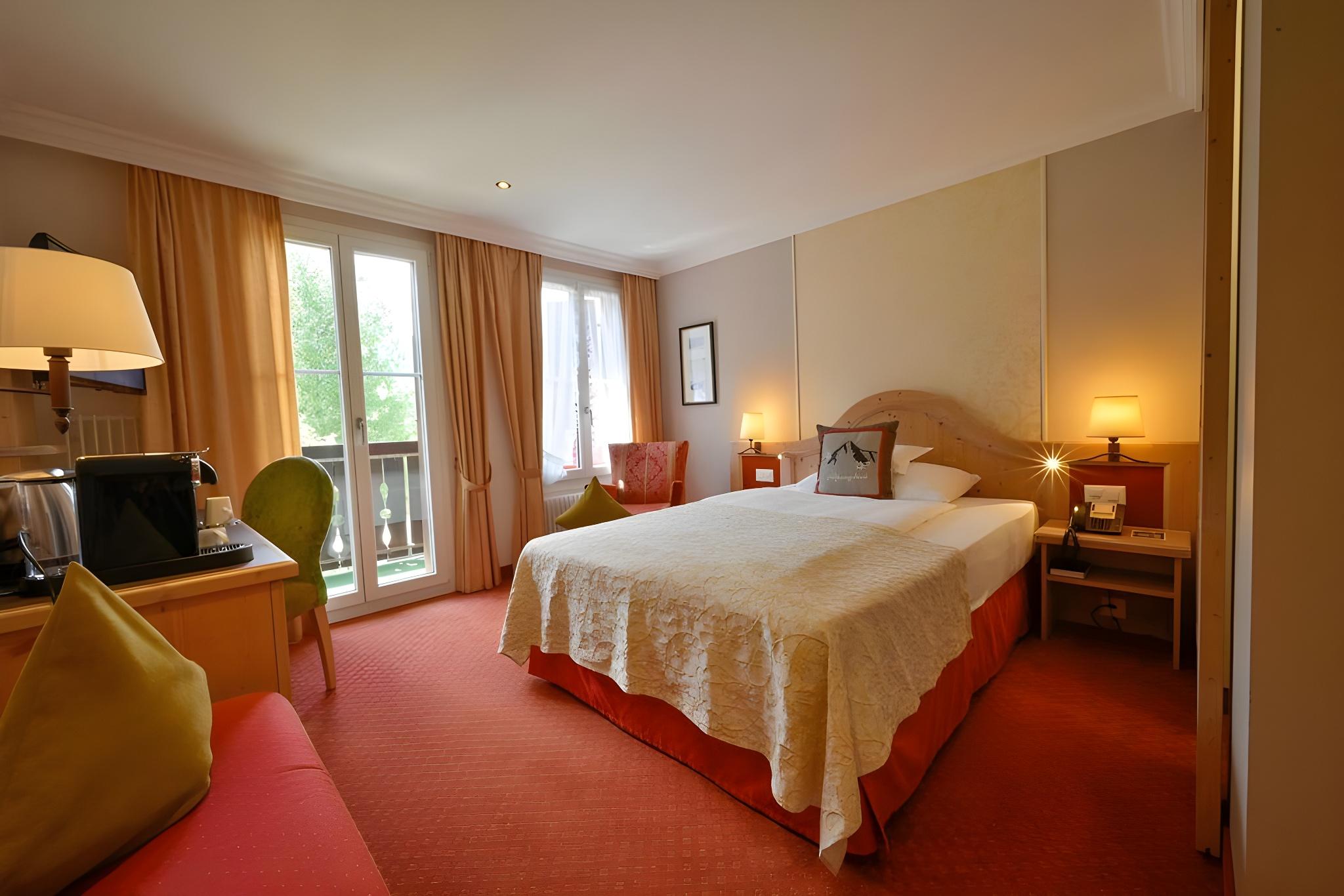 Superior, Single, Queen Bed, Eiger View