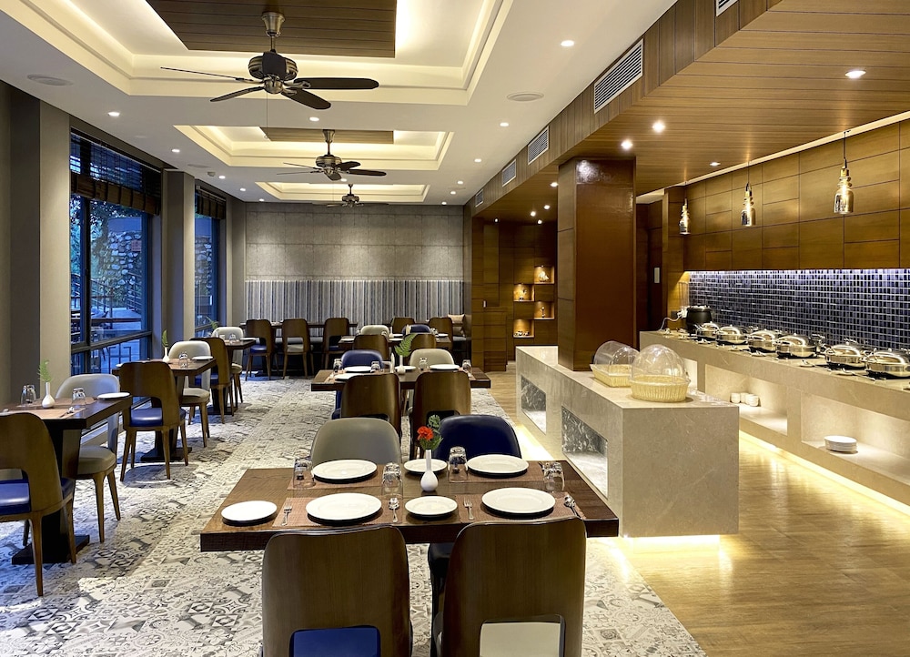 The Rosefinch Sarovar Portico 25/40