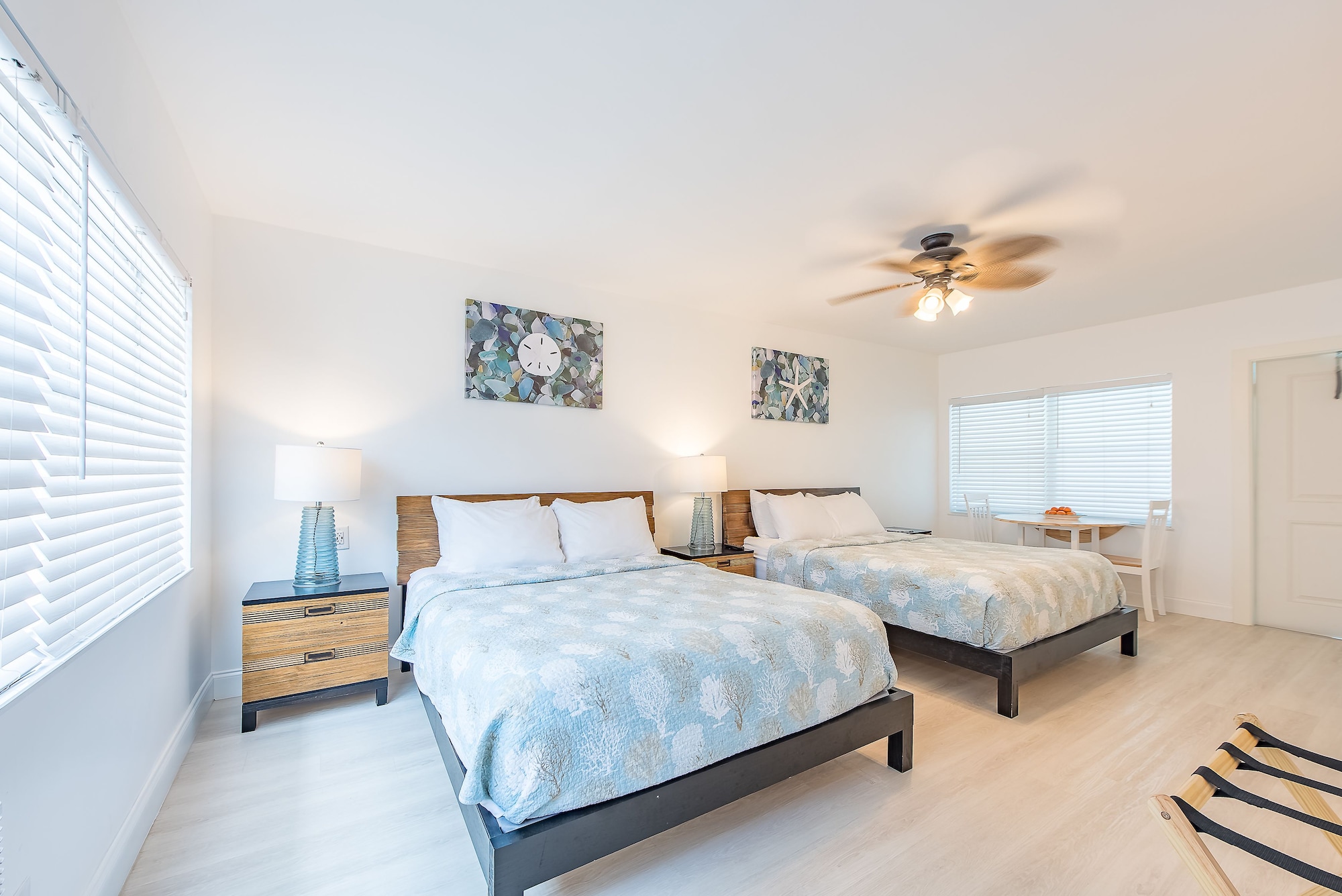 DELUXE, 2 DOUBLE BEDS, KITCHENETTE
