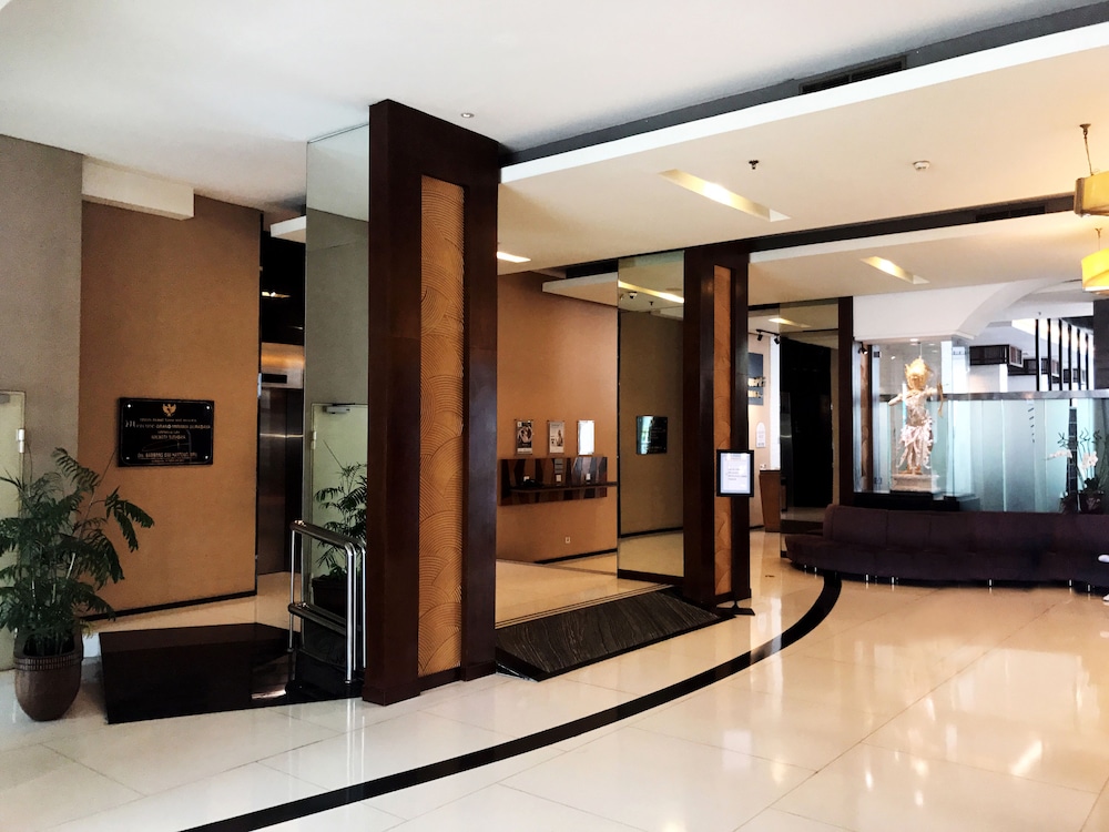 Mercure Surabaya Grand Mirama 14/81