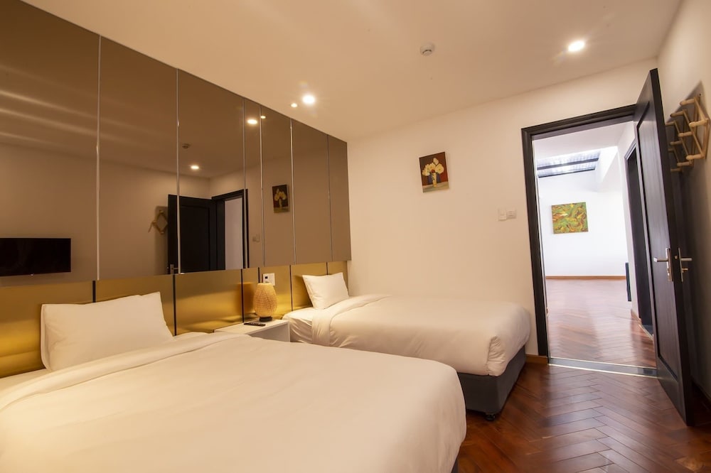 Len's Hotel 21/50