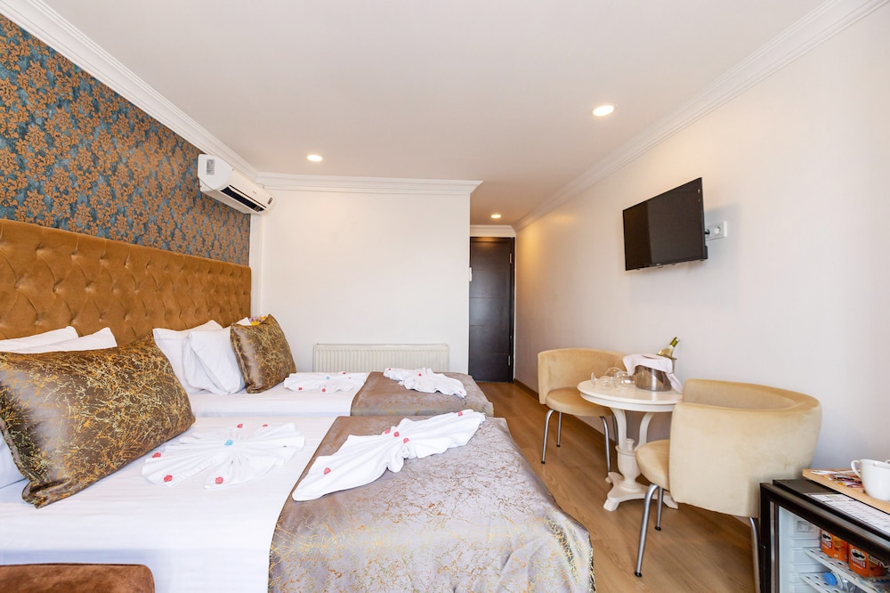 ROOM, TRIPLE