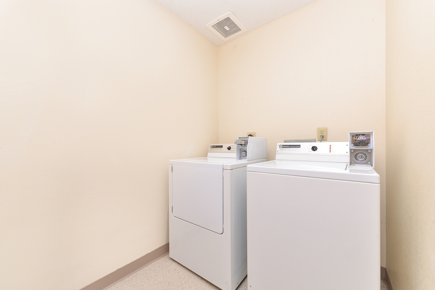 Americas Best Value Inn & Suites Spring Valley photo5