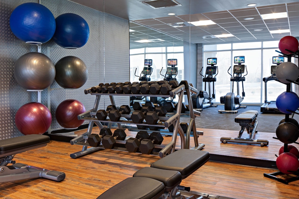Fairfield Inn & Suites By Marriott Fayetteville 12/18