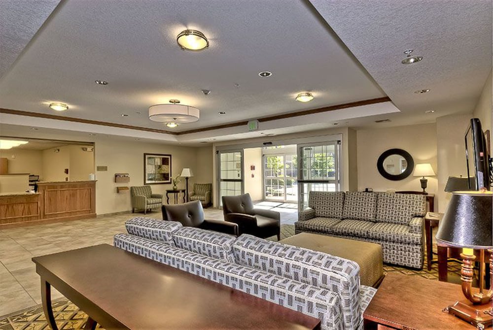 Candlewood Suites Burlington 23/33