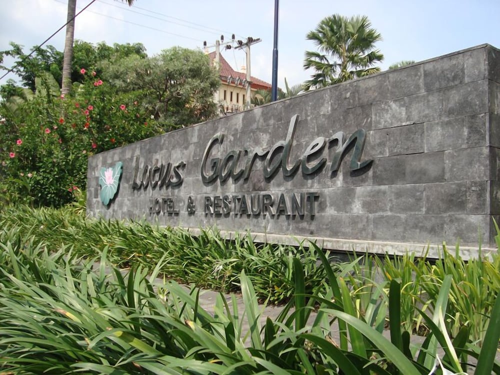 Lotus Garden Hotel 38/43