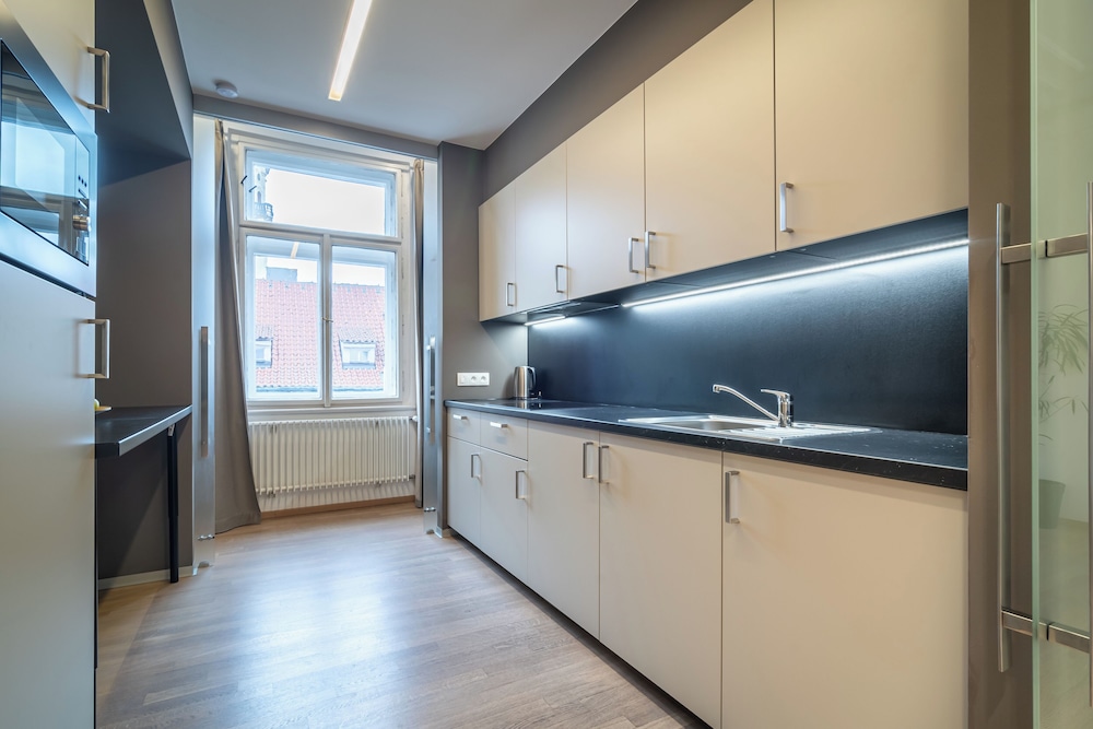 Royal Road Residence 11/50