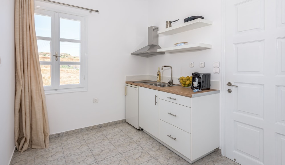 Elea Milos (ex Antonis Rooms) 43/45