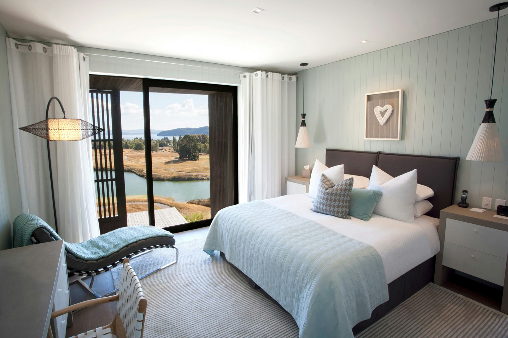 2 Bedrooms, Manor, Residence