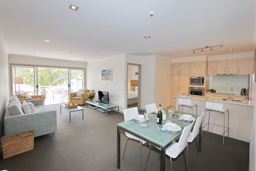 Crowsnest Apartments 25/49