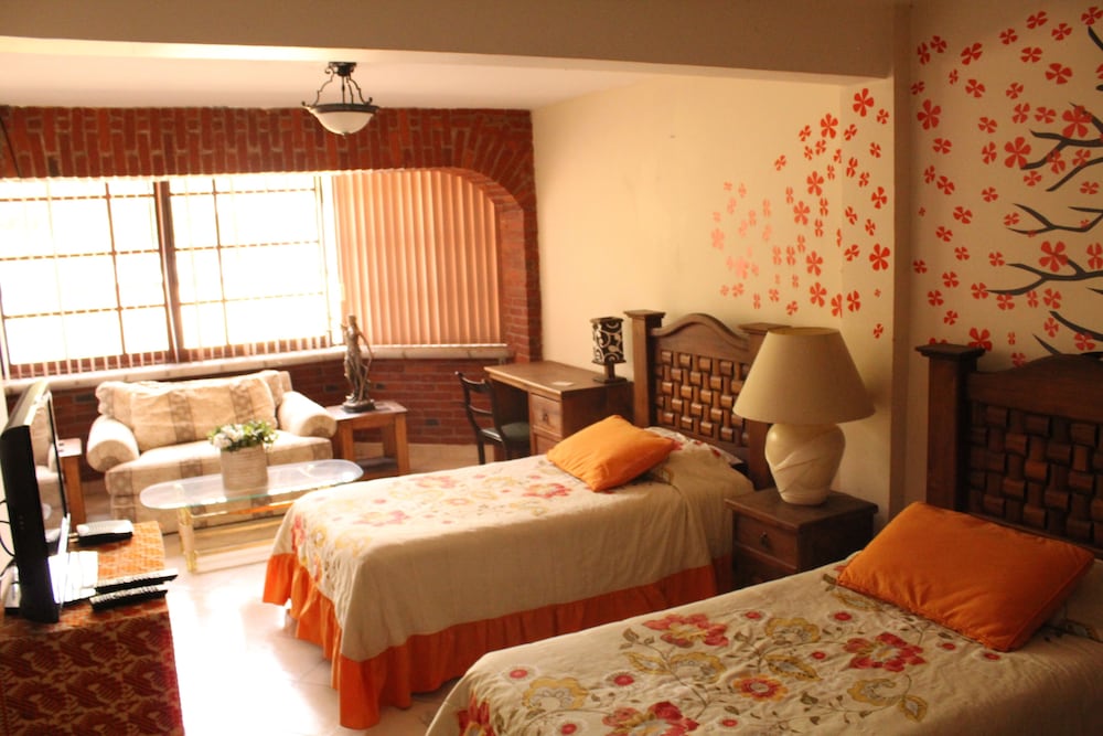 Hostal La Encantada 6/28