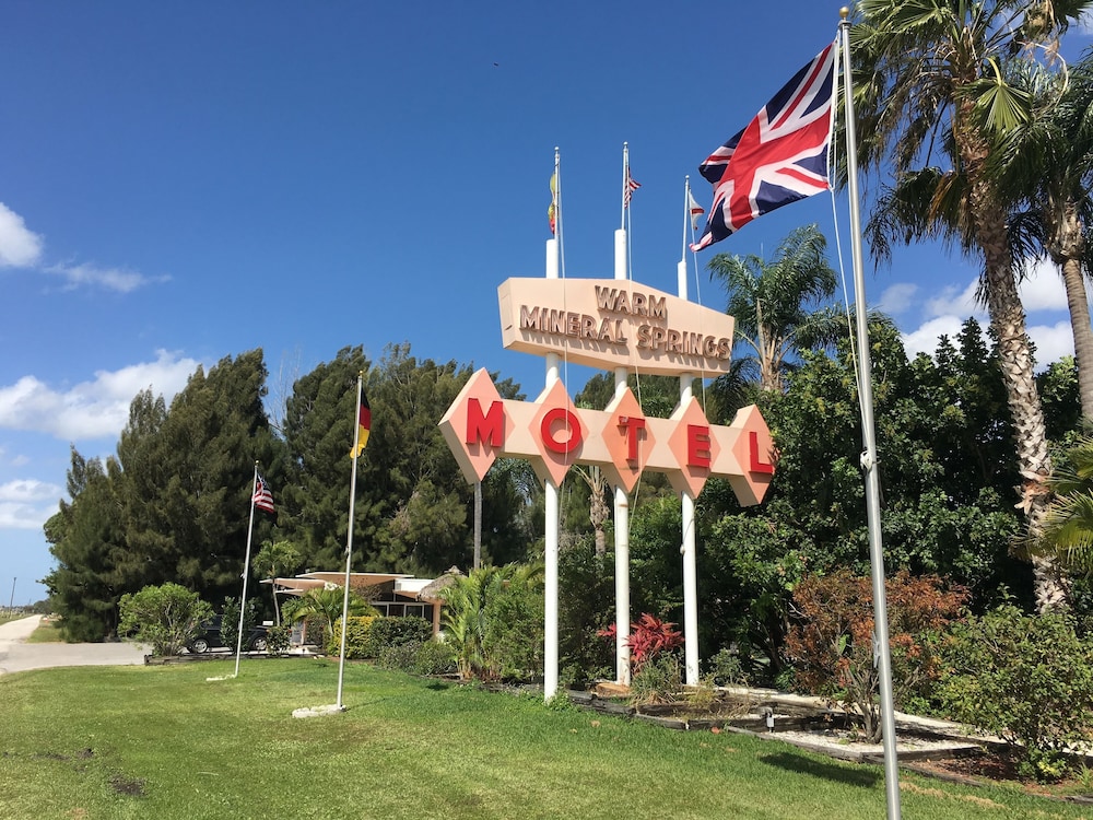 Warm Mineral Springs Motel 28/45