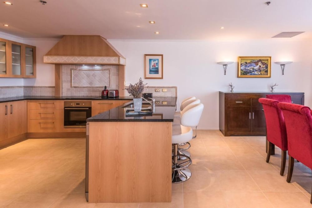 Fino Hotel And Suites 16/34