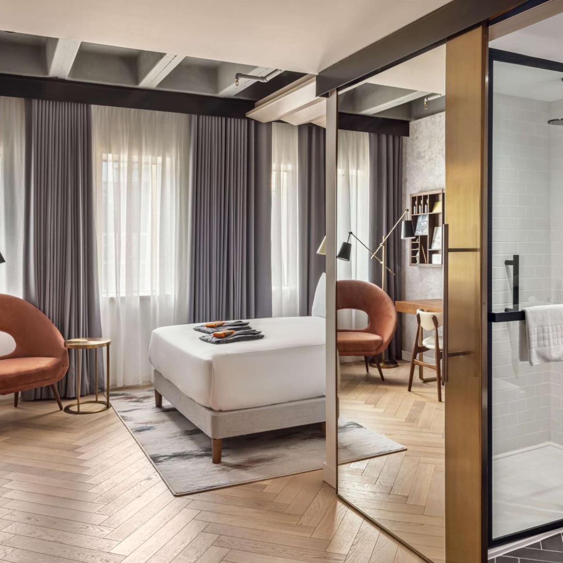 Room, King Bed, Queen Bed