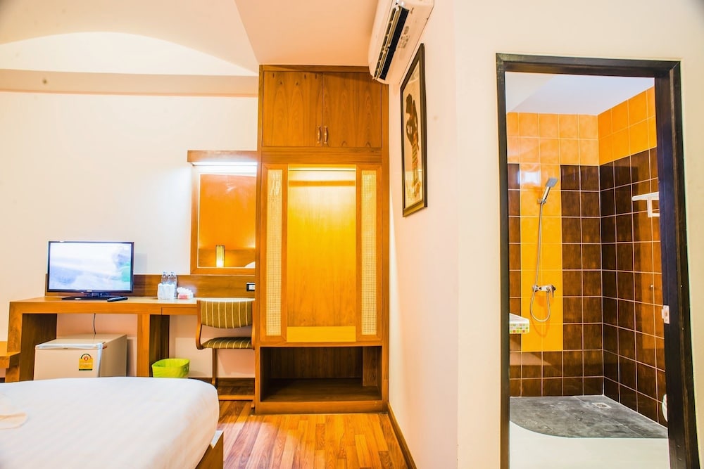 Jingjit Hotel 28/61