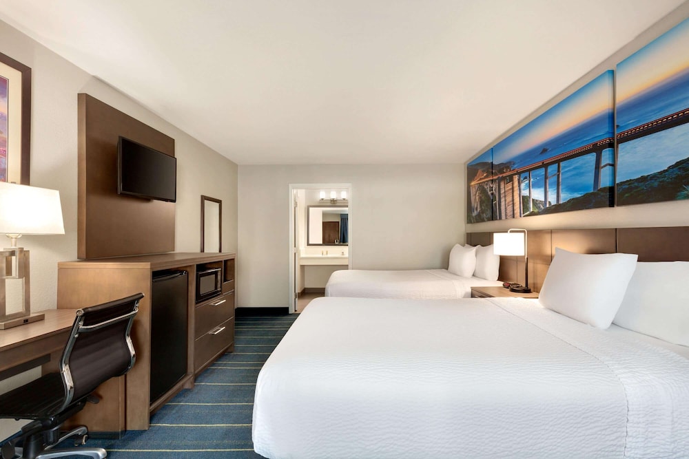 Days Inn & Suites By Wyndham Anaheim At Disneyland Park 15/44