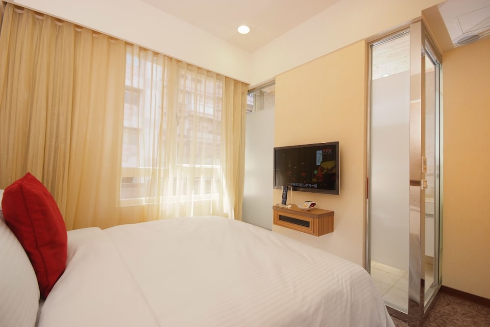 Golden Hotel 21/45