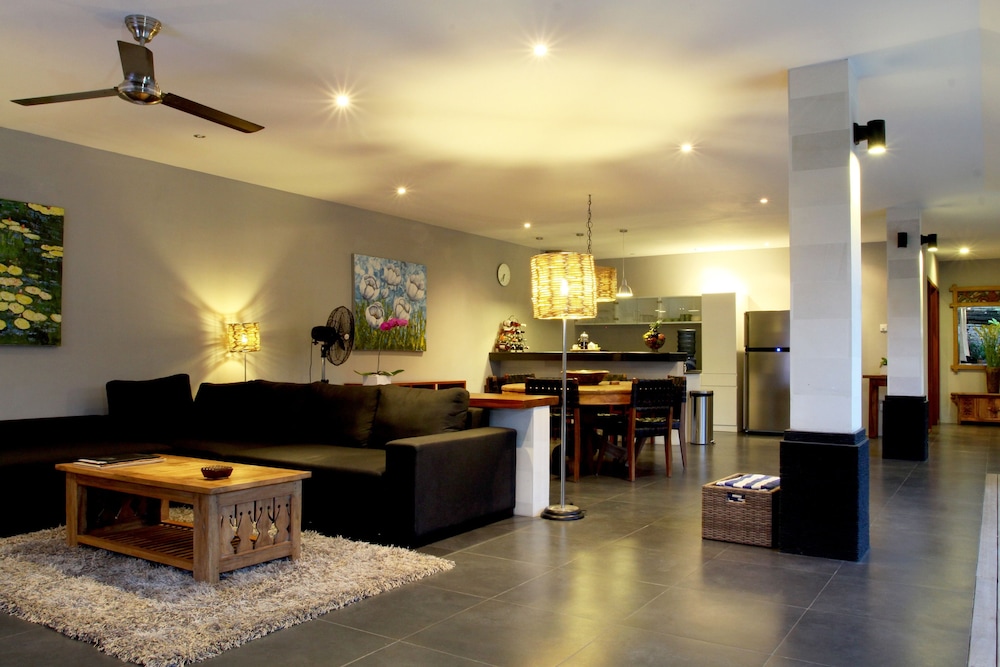 Anyar Estate 25/50