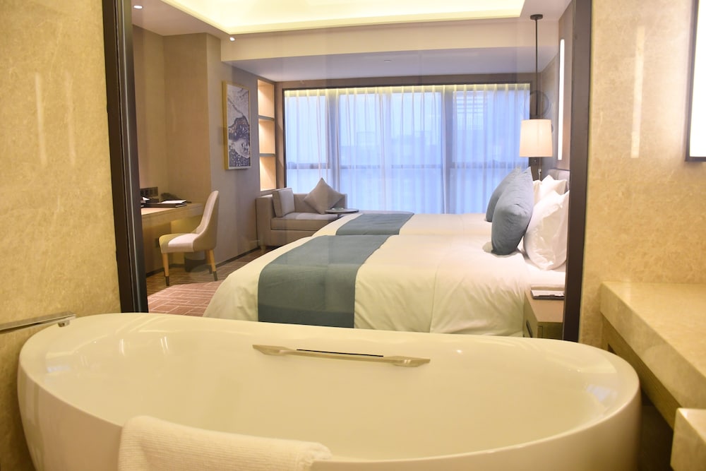 Wyndham Grand Maoming 16/38