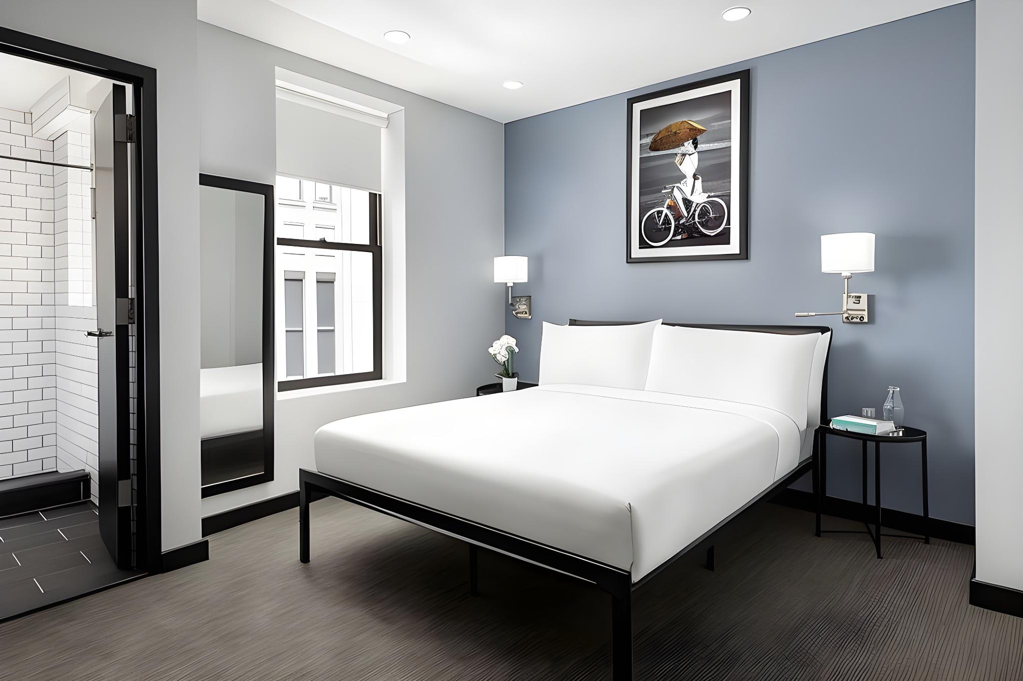 SUPERIOR, QUEEN BED