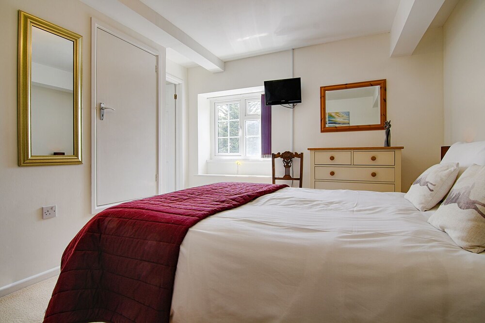 Leworthy Farmhouse 7/49