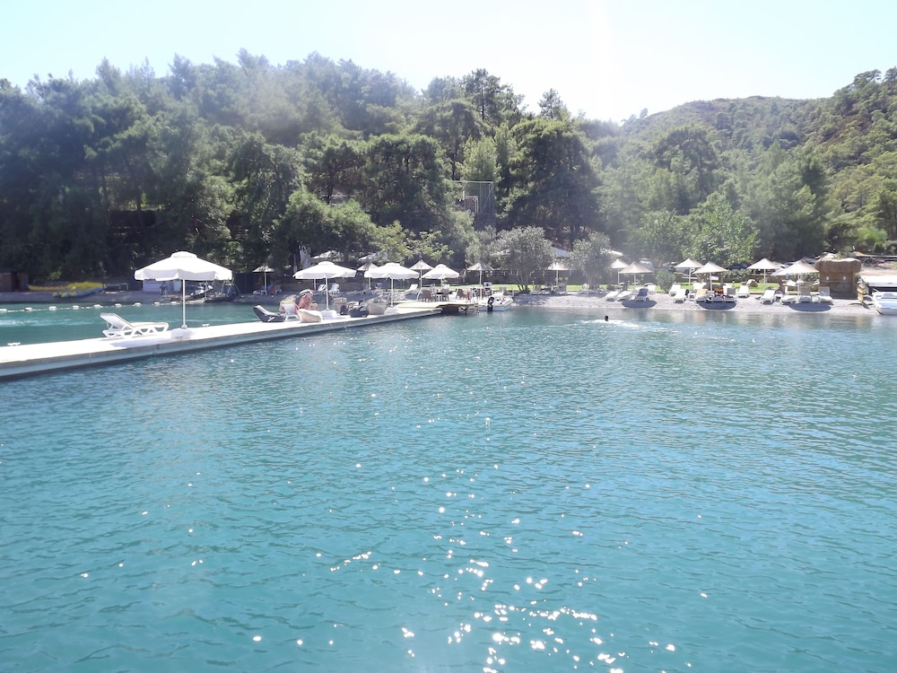 Alesta Yacht Hotel 63/74