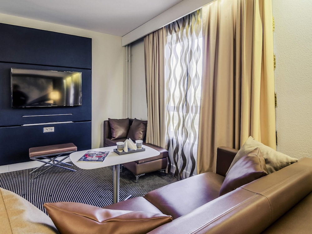MERCURE CERGY PONTOISE CENTRE 61/70