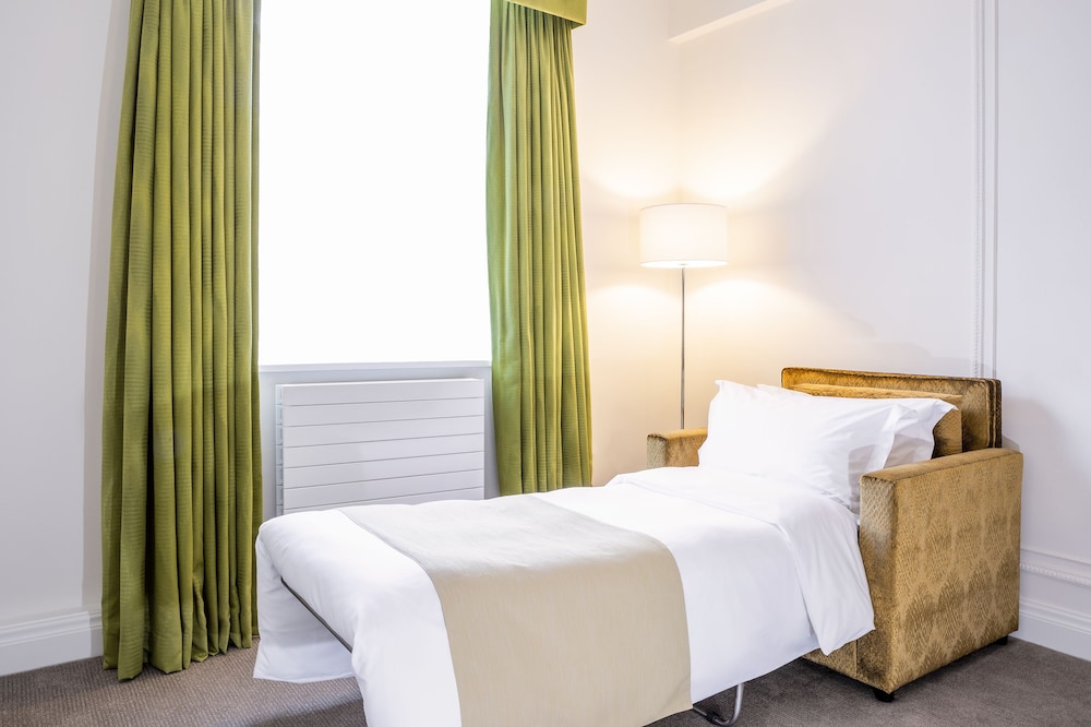 Astor Court Hotel 8/43