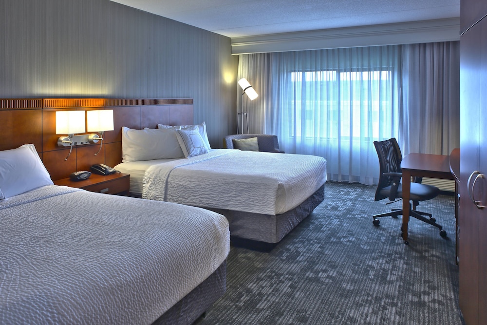 Courtyard by Marriott Hamilton 11/32