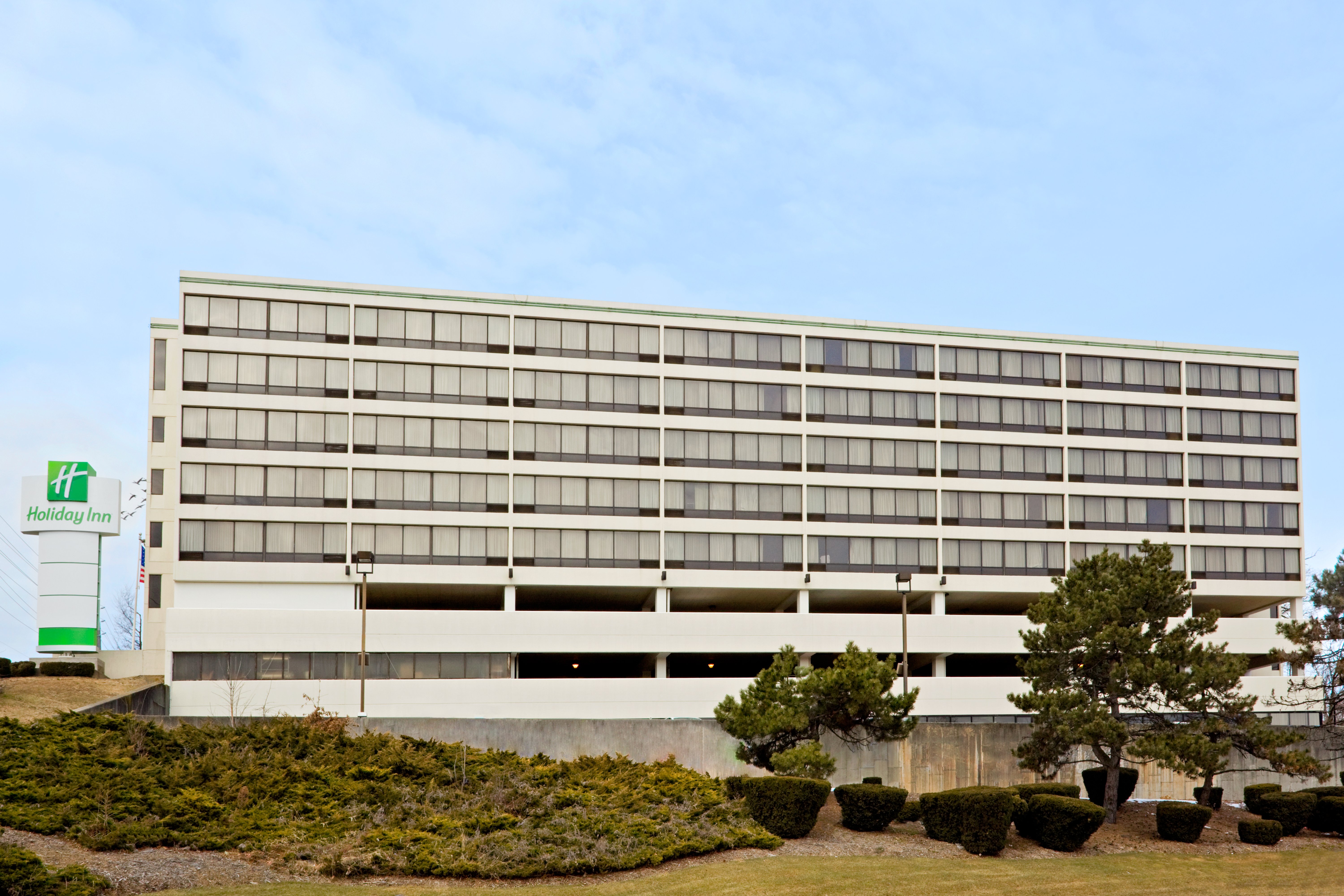 Garner Hotel Totowa by IHG 4/74