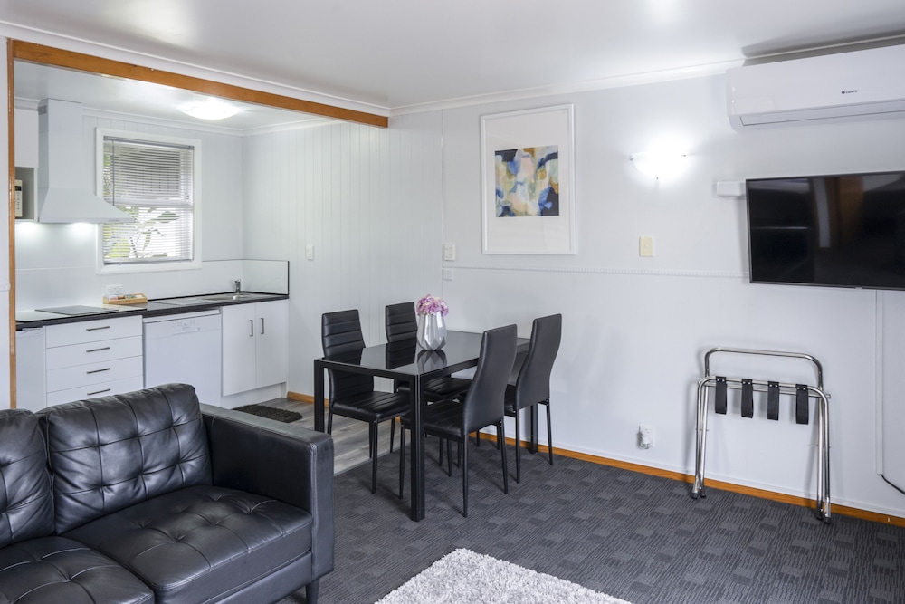 Dunrovin Motel 53/69