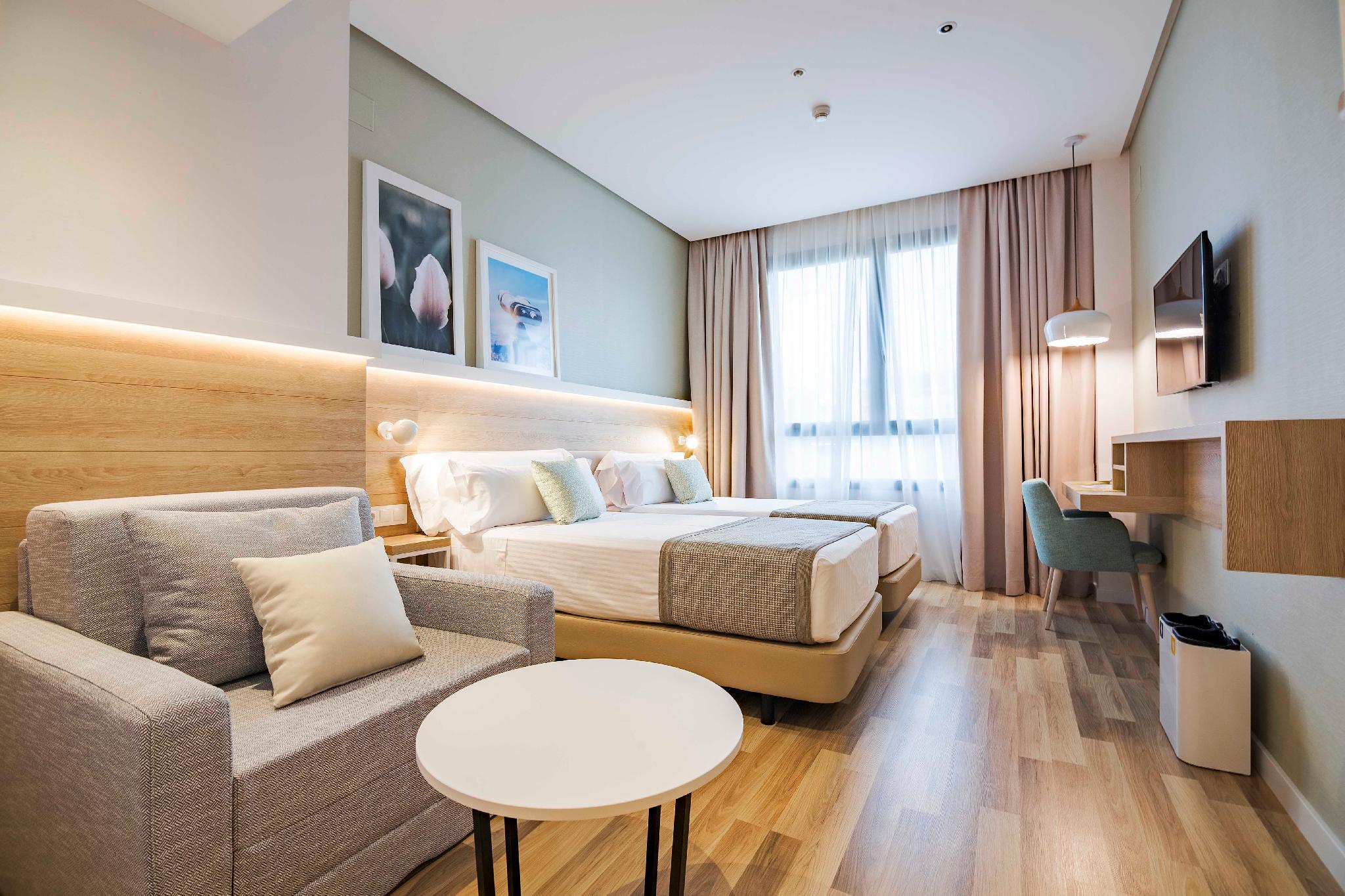 ROOM, TWIN BEDS