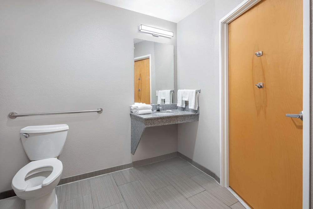 Motel6 San Antonio Tx Airport 57/60