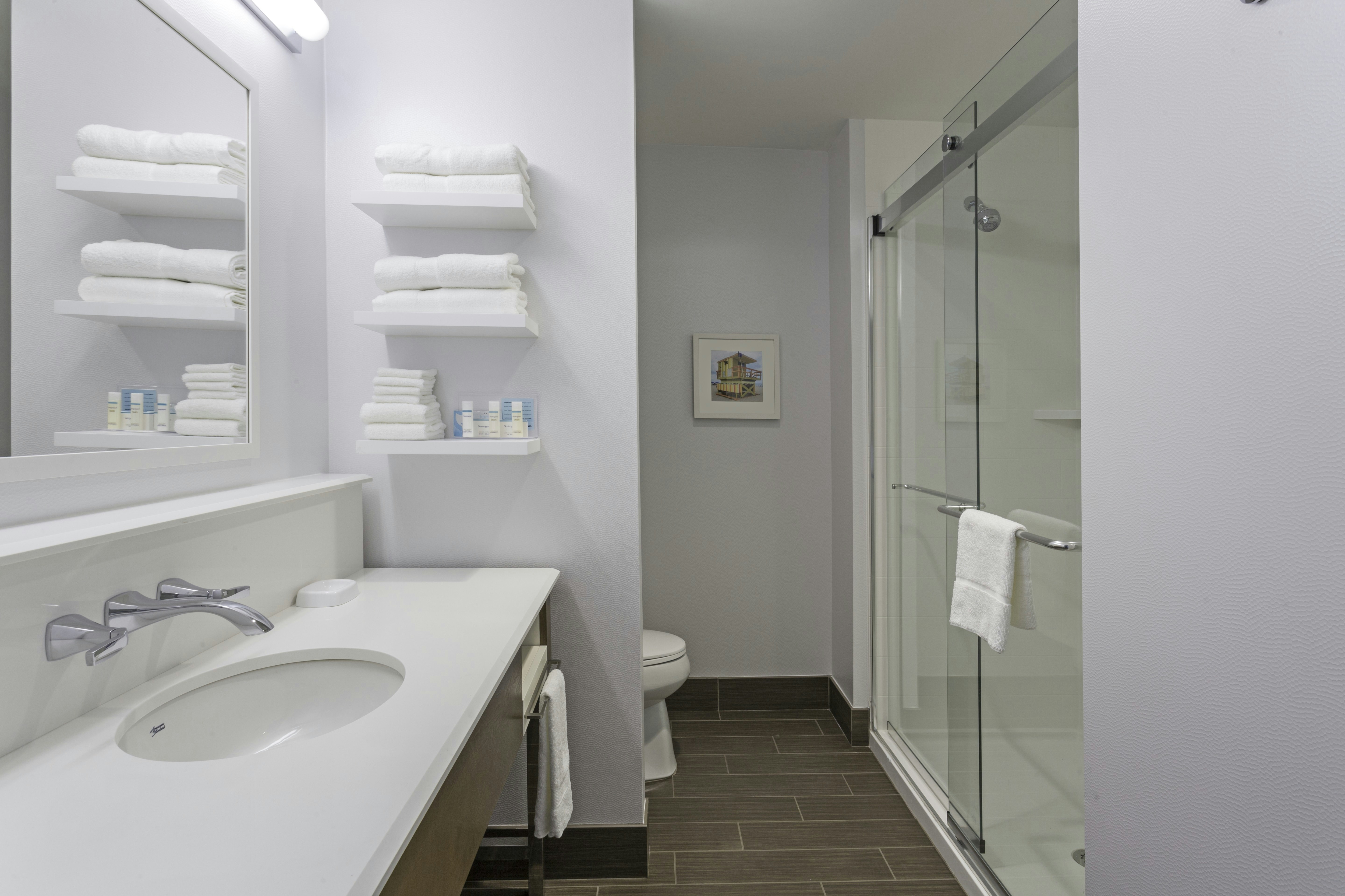 غرفة بسرير كينج مع أريكة، Hampton Inn Ft Lauderdale Pompano Beach 4/4