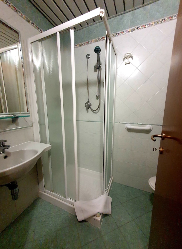 Hotel Lively 40/40